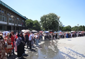 Red ispred Hrama Svetog Save