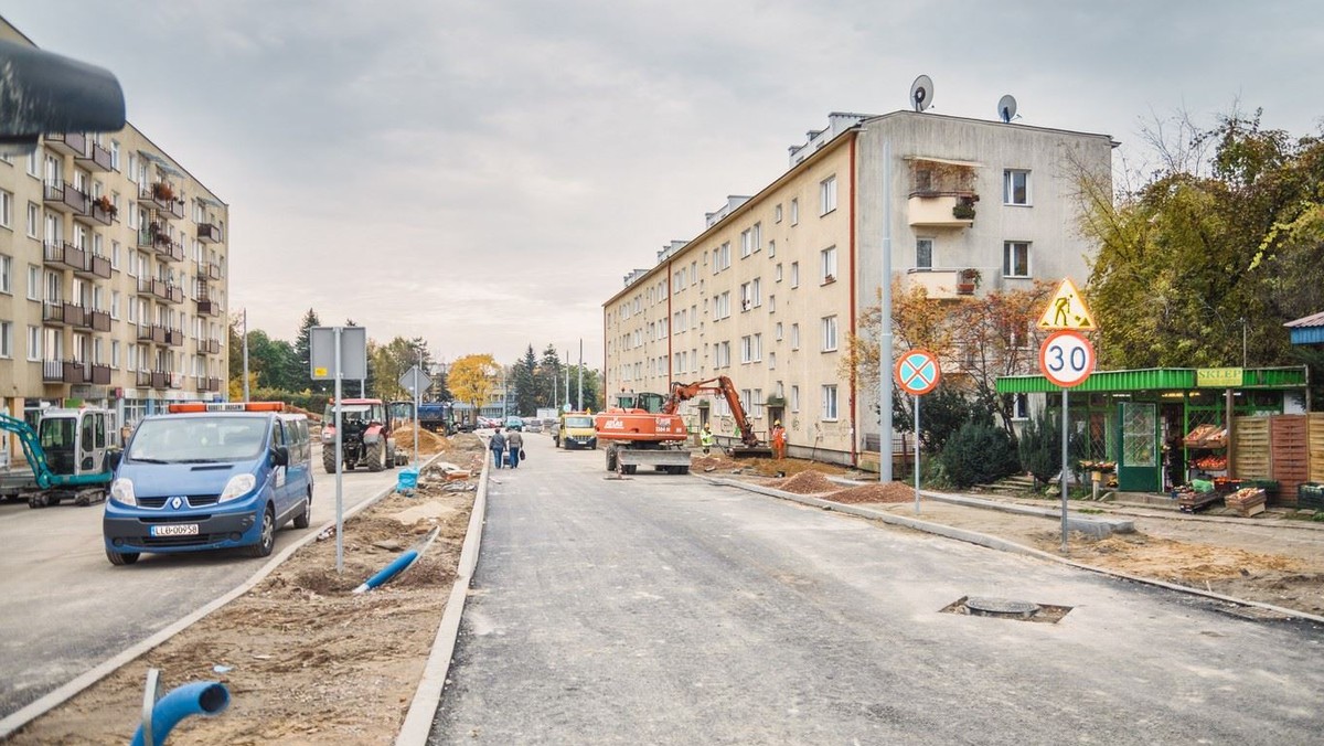 Pod koniec tygodnia drogowcy zamierzają zmienić organizację ruchu obowiązującą na skrzyżowaniu ul. Narutowicza, ul. Głębokiej, ul. Nadbystrzyckiej i ul. Muzycznej. Ta ostatnia zostanie w piątek udostępniona kierowcom i stanie się drogą z pierwszeństwem. Ruchem będzie kierowała przez całą dobę sygnalizacja świetlna.