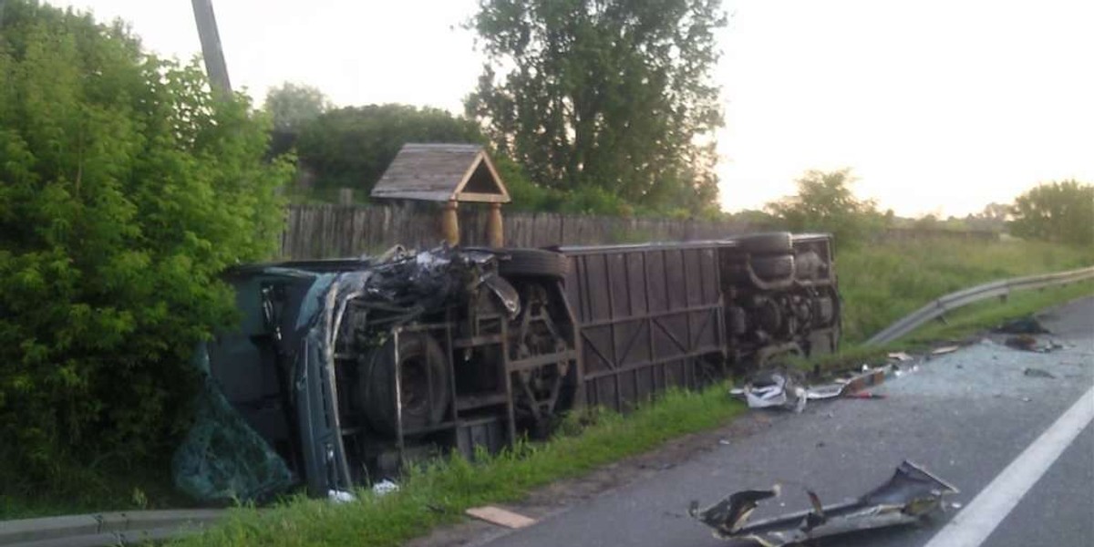 Rozbił się autobus. Jedna osoba nie żyje