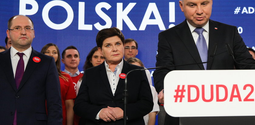 Gdzie jest broszka Beaty Szydło?