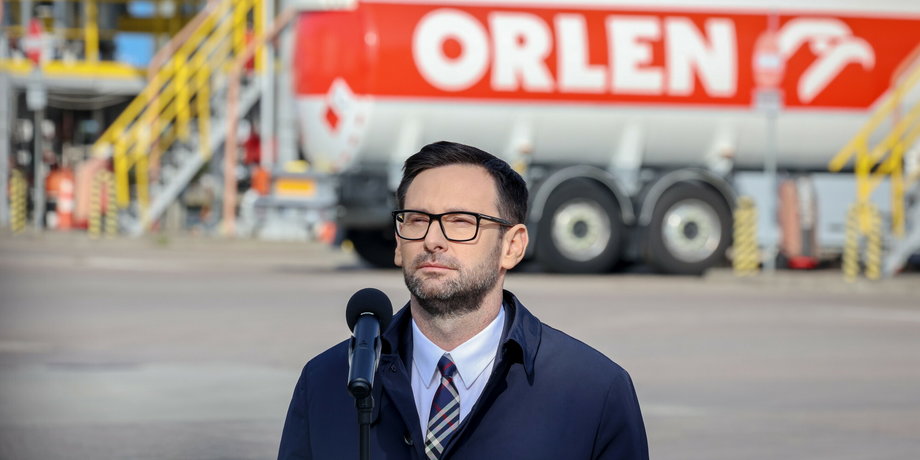 Zysk netto Orlenu w 2021 r. wyniósł prawie 11,2 mld zł.