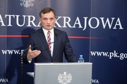 Dość wysoka cena ugody. Resorty siłowe i Ziobro pod kontrolą PiS?