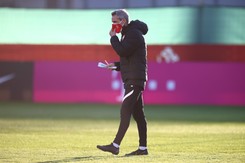 Zobacz, ile zarabia Sousa. Smuda, Nawałka i Brzęczek przy nim to 'ubodzy krewni'