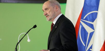 Macierewicz na wojnie z posłami PiS? W tle mocne naciski