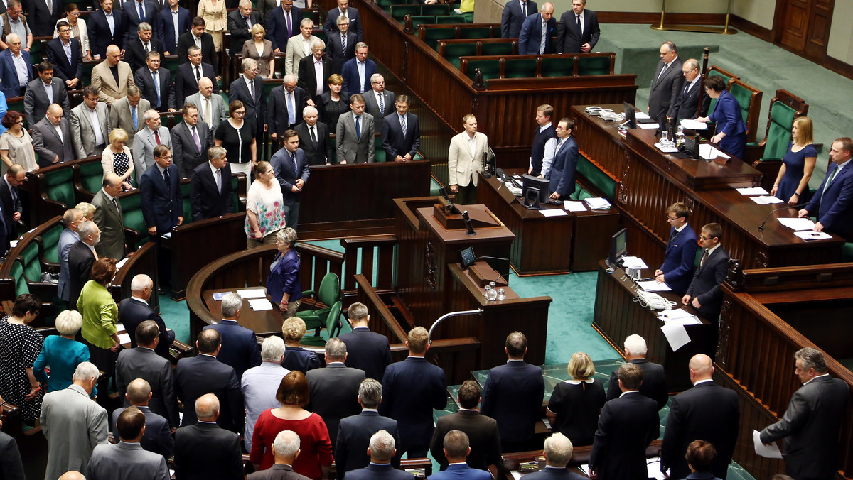 Po sejmowych wakacjach - pod koniec sierpnia - mają ruszyć prace nad projektem ustawy o uzgodnieniu płci osób, u których występuje niezgodność między tożsamością płciową a płcią metrykalną. Dzisiaj powołano podkomisję, która zajmie się tą kwestią.