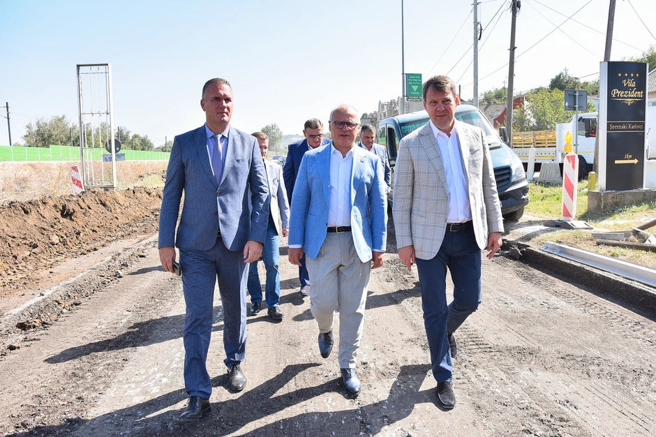 Potpisivanje ugovora o prenosu novčanih sredstava između Pokrajinske vlade i "Puteva Srbije"