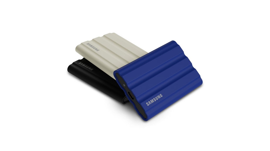 Dysk T7-Shield dostępny jest w trzech kolorach obudowy — beżowej, czarnej lub niebieskiej.