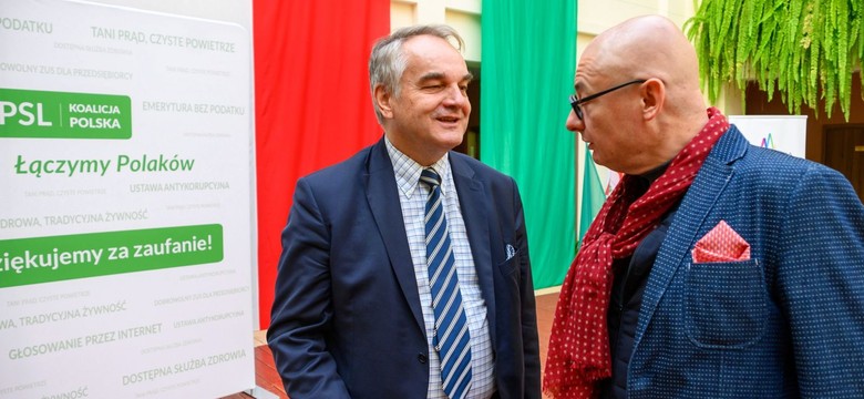 Jak mieszka Michał Kamiński? "Kaczyńscy na ścianie"