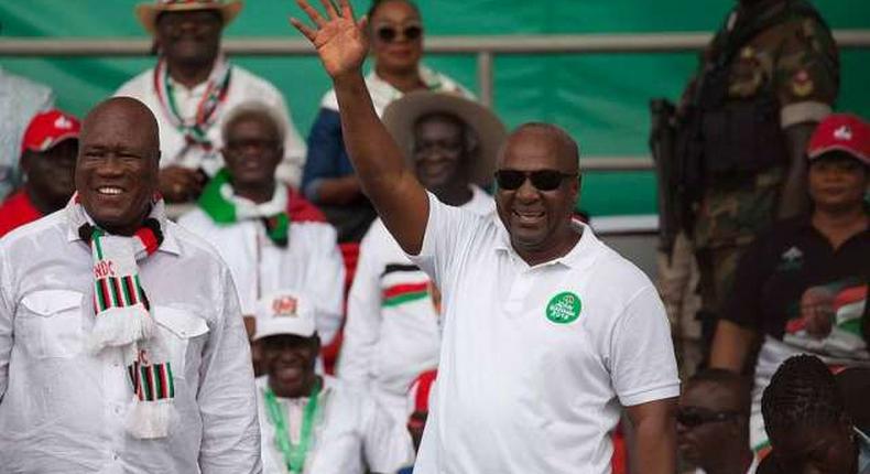 ___8969195___2018___10___12___9___President-Mahama-cheers