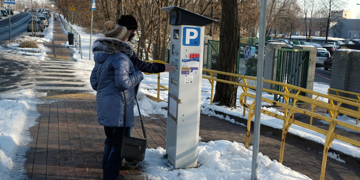 Pacjenci klinki przy ulicy Ceglanej w Katowicach narzekają na płatny parking 