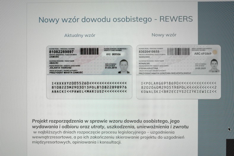 Warszawa, 12.04.2021. Nowe wzory dowodów osobistych zaprezentowane podczas spotkania online z dziennikarzami, 12 bm. Tematem spotkania było wdrożenie wytycznych UE dotyczących drugiej cechy biometrycznej w e-dowodzie. (kf) PAP/Mateusz Marek