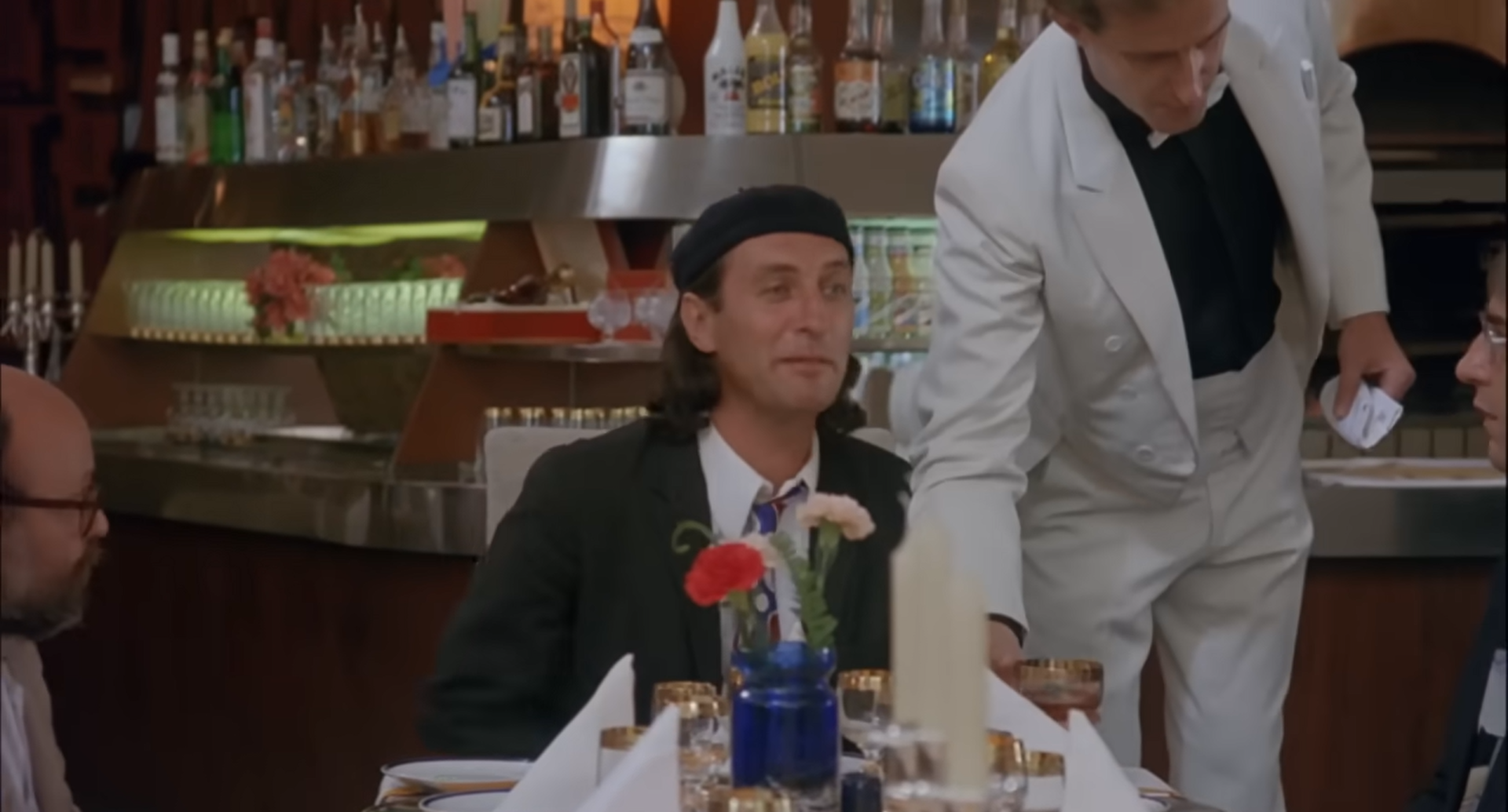 Jaromír Dulava (v bielom obleku) vo filme Dědictví aneb... 