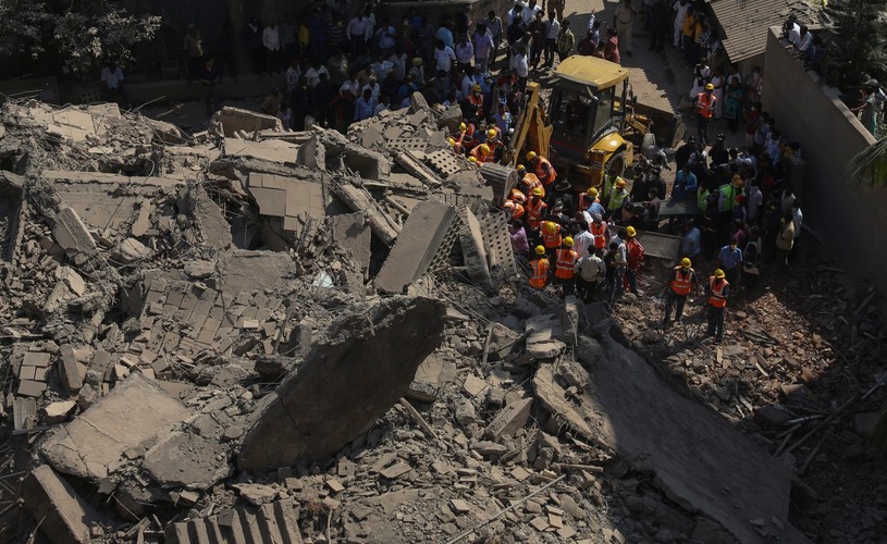 Zawalił się blok mieszkalny w Bombaju