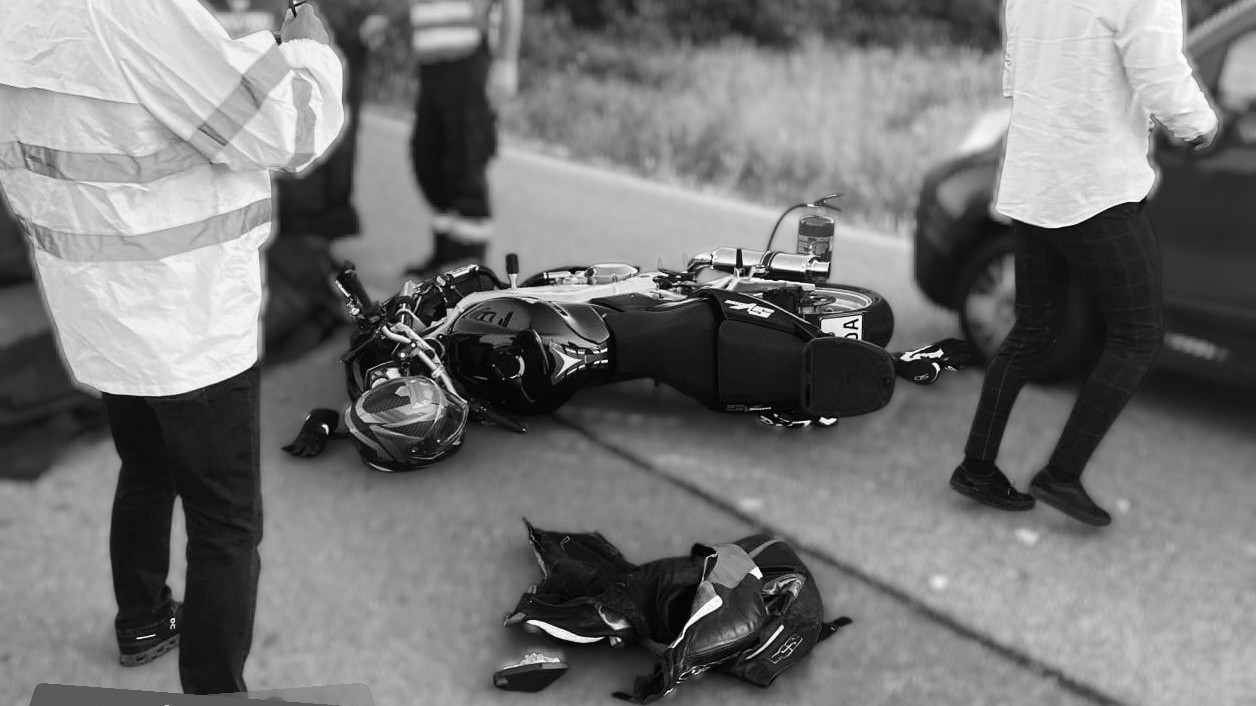Pri nehode zomrela motorkárka.