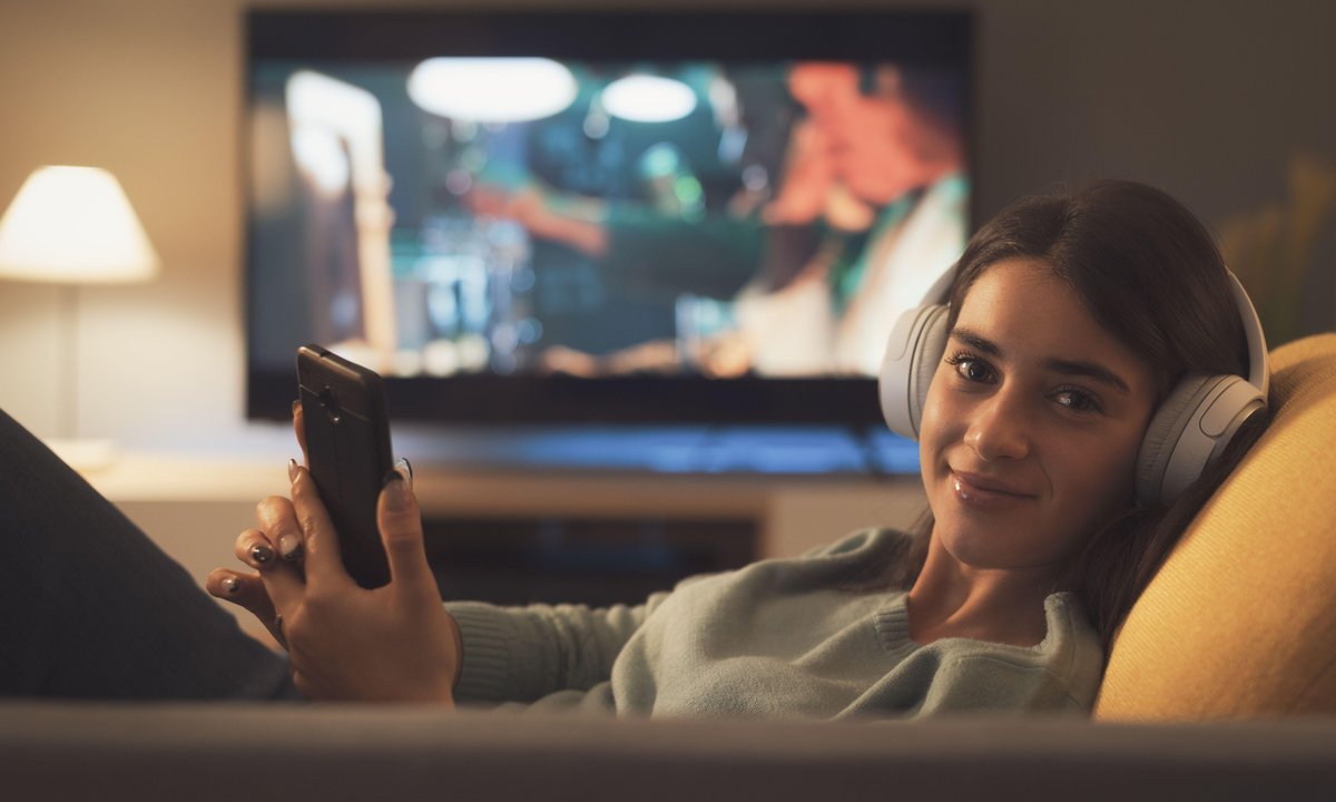 Dlaczego nie potrafimy oderwać się od telefonu choćby podczas oglądania telewizji?