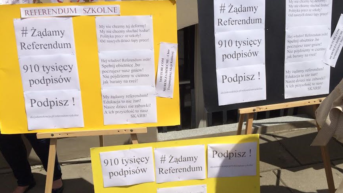 Jak wyliczył łódzki ZNP, z powodu reformy edukacji tylko w tym roku w województwie łódzkim pracę straci ponad dwustu nauczycieli. Blisko tysiąc będzie miało okrojony etat, ponad trzystu nie będzie miało przedłużonej umowy. Tymczasem oferty pracy, jakie proponuje kuratorium, dotyczą głównie zatrudnienia na kilka godzin w tygodniu.