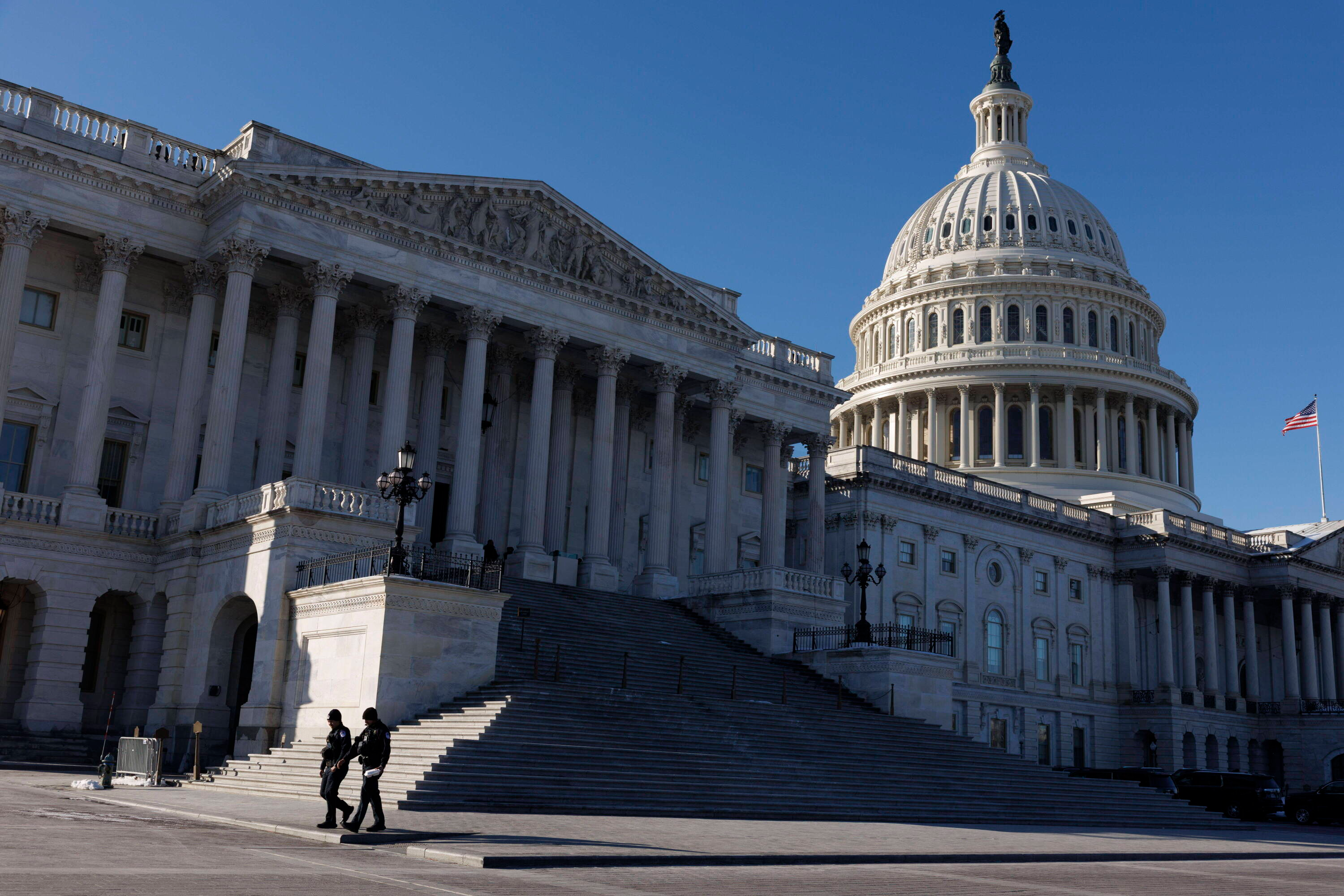 Maxwell oferuje zeznania: może oczyścić Trumpa i Clintona za ułaskawienie