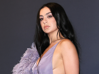 A MySpace-n és raktárbulikon kezdte Charli XCX, az idei Sziget egyik legnagyobb dobása
