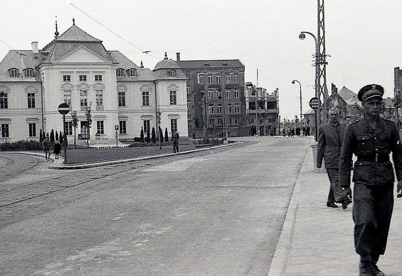 Pałac Radziwiłłów w 1949 roku, fot. Archiwum rodzinne - Justyna Wajnikonis-Maciejewska; autor: Stanisław Wajnikonis