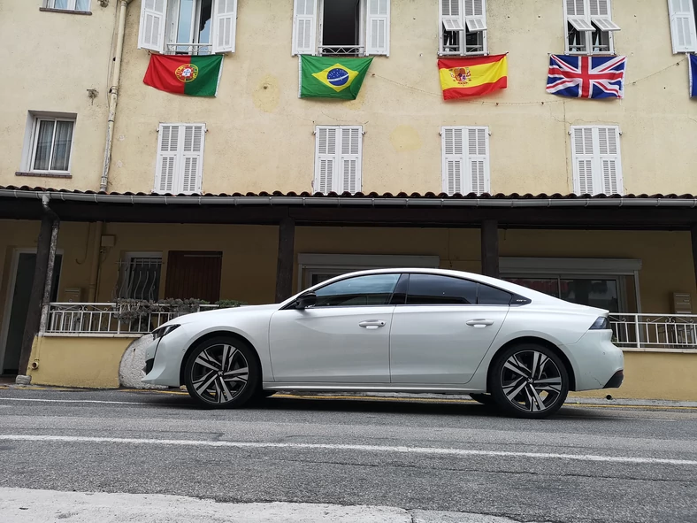 Peugeot 508 - wersje GT z silnikiem BlueHDI o mocy 180 KM