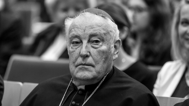 Msza Zalobna Za Kardynala Zenona Grocholewskiego Byl Na Niej Obecny Papiez Franciszek Wiadomosci