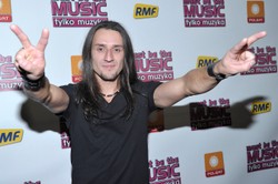 Zwycięzca "Must Be The Music" miał wypadek. Teraz walczy o życie