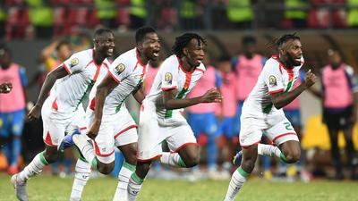 Burkina Faso players celebrate after winning a penalty shootout against Gabon in an Africa Cup of Nations last-16 match in Limbe Creator: CHARLY TRIBALLEAU
