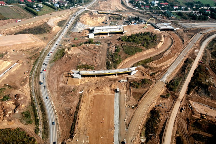 Druga część, obejmująca odcinek od węzła ”Lublin-Sławinek” do węzła „Konopica” (za nim trasa włączy się w drogę S19), będzie realizowana po 2013 roku. Odcinek ten ma 9,4 km długości, zaś na etapie projektowania jego przebieg wywoływał wiele kontrowersji wśród mieszkańców.