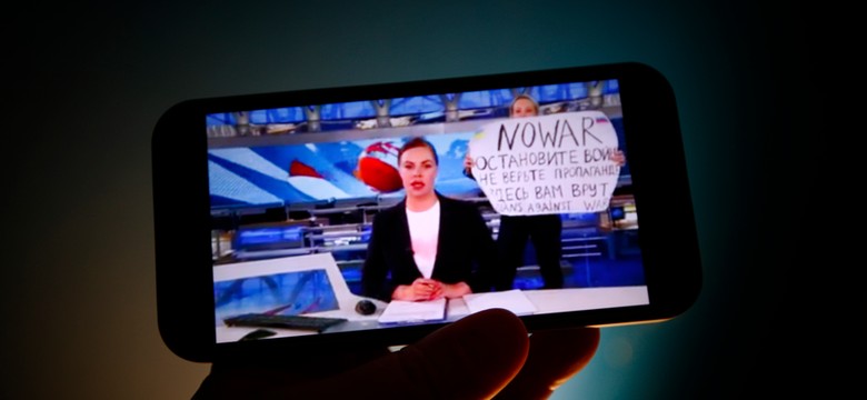 "Po moim proteście wiadomości TV nie są już nadawane na żywo". Wywiad z dziennikarką, która zaprotestowała przeciwko wojnie w rosyjskiej TV 