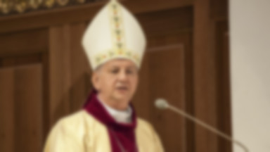 "Polityka": biskup Józef Guzdek w mocnych słowach napomina MON
