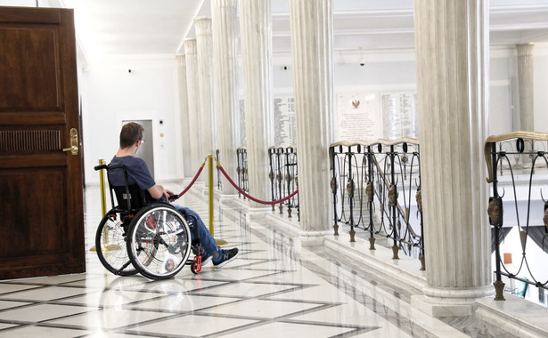 Ochojska prosi o możliwość rozmowy z protestującymi w Sejmie: Nie zamierzam tam zostać