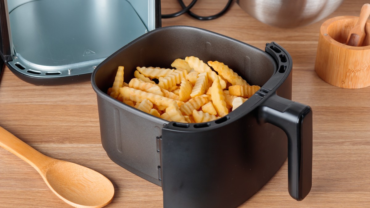 Džejmi Oliver otkriva trik kako da jela iz Air Fryera budu savršeno hrskava sa manje ulja 