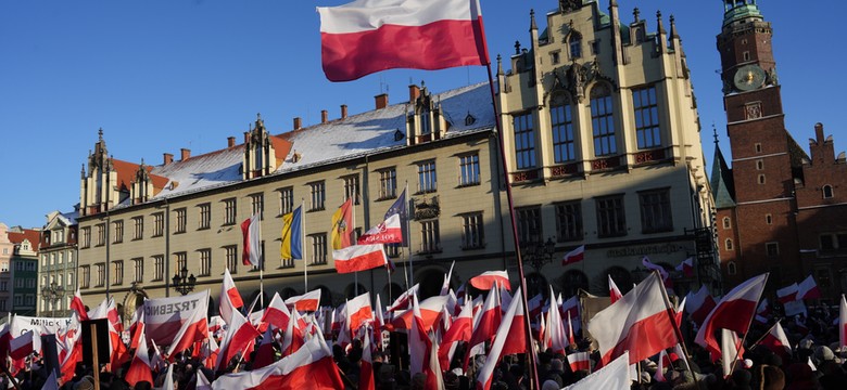 "Protest wolnych Polaków" we Wrocławiu. Na miejscu Beata Kempa i Anna Zalewska