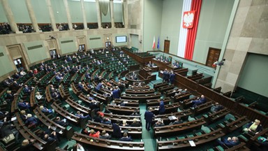 Kilku posłów PO pomyliło się w głosowaniu nad uchwałą ws. 90. rocznicy urodzin T. Mazowieckiego