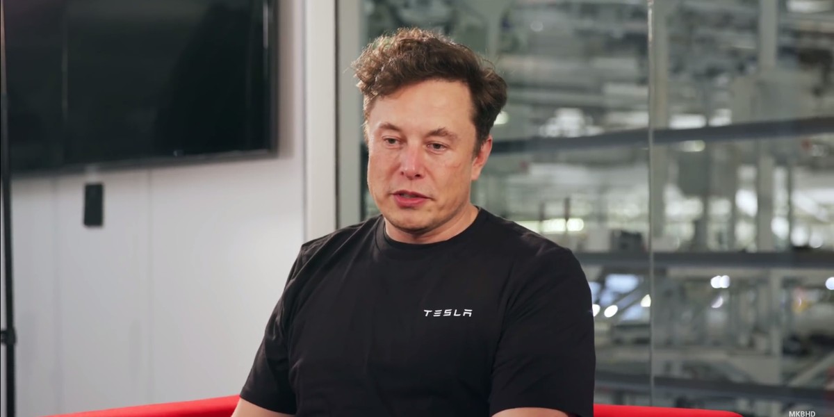 Elon Musk przyznał w ostatnim wywiadzie, że bierze środki nasenne, by zasnąć. Tesla, jedna z firm, którą zarządza, poszukuje ponoć drugiego prezesa, który ma odciążyć przepracowanego Muska