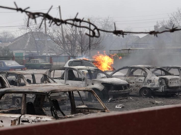 Shelling kills people in Mariupol