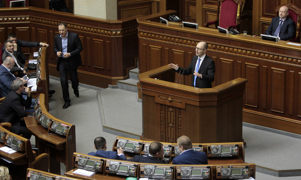 Ukraina: Arsenij Jaceniuk wzywa do zakończenia protestów