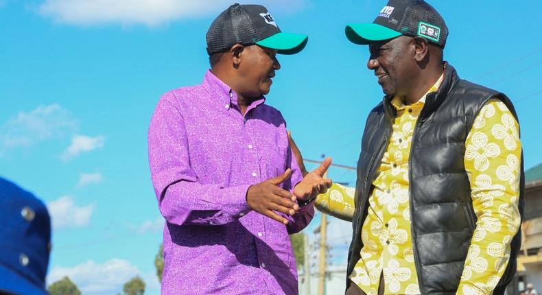 Machakos Governor Dr Alfred Mutua with Kenya Kwanza presidential candidate Dr William Ruto during a campaign stopover on May 10, 2022