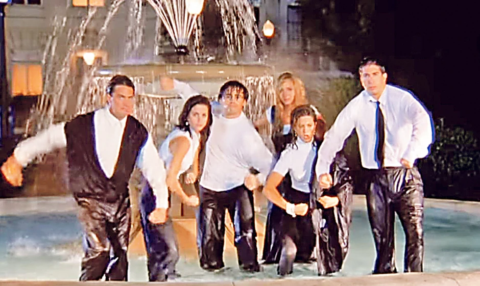 Niko od glumačke postave nije na početku bio obožavatelj naslovne numere jer im se nije svideo ples u fontani. Plesali su jer im je tako bilo rečeno