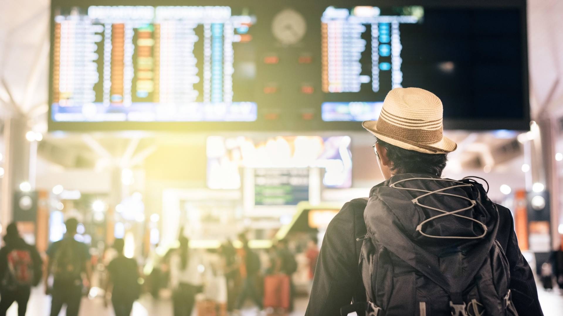 Čovek koji poklanja avio karte za prvu klasu ako ga prepoznate na aerodromu