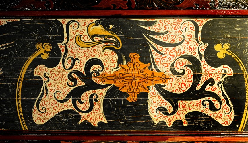 Czarny orzeł, symbol króla Prus Fryderyka Wilhelma I Pruskiego odkryty na suficie w Komendzie Wojewódzkiej Policji w Szczecinie