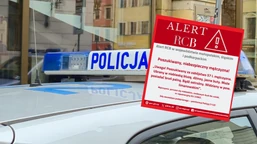 alert rcb. niebezpieczny mężczyzna poszukiwany. może posiadać broń