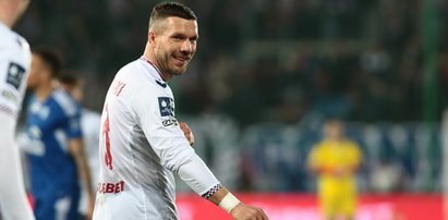 Lukas Podolski pokazał magię swojej lewej nogi! Co za bramka! Uratował posadę trenera? [WIDEO]