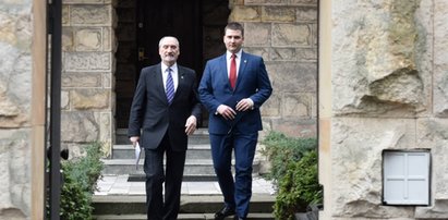 Macierewicz znowu broni Misiewicza! Mówi o jego zasługach dla wojska i "chamskim ataku"