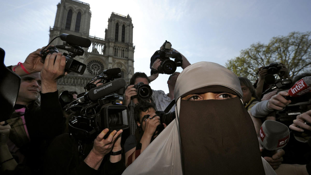 11 kwietnia we Francji zaczął obowiązywać zakaz noszenia zasłon twarzy. Nie wszyscy mają zamiar się mu podporządkować. 32-letnia muzułmanka z Awinionu tłumaczy, dlaczego woli trafić do więzienia, niż zdjąć nikab.