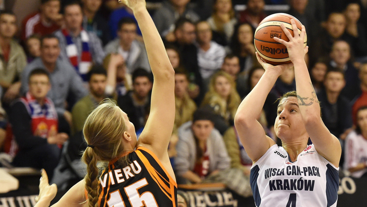 Koszykarki Wisły Can-Pack Kraków przegrały we własnej hali z rosyjskim zespołem UMMC Jekaterynburg 52:88 (15:20, 18:17, 9:24, 10:27) w trzeciej kolejce Euroligi. Krakowianki pozostają bez zwycięstwa w tych rozgrywkach.