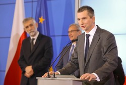 Młody gabinet ministra Szczurka. 23-latka i student, syn ambasadora...