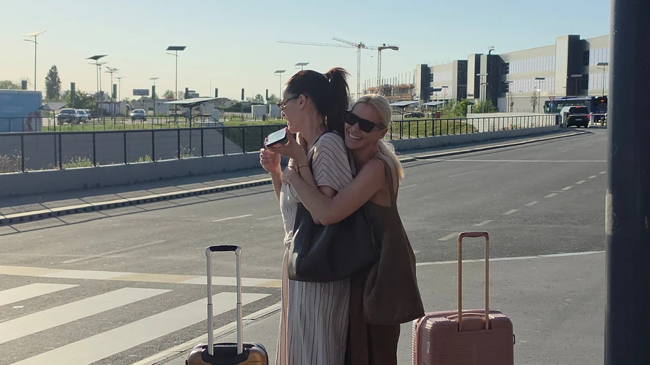Nataša Bekvalac bez brushaltera na aerodromu 