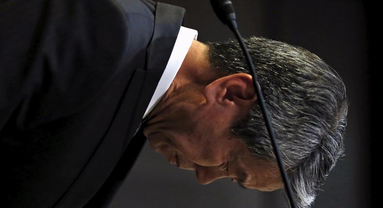 Toshiba Corp President and Chief Executive Officer Hisao Tanaka bows deeply as the start of news conference on panel to examine accounting issues in Tokyo May 15, 2015.