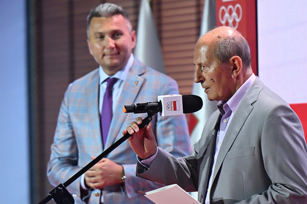 Dziennikarz sportowy Włodzimierz Szaranowicz oraz prezes PKOl Radosław Piesiewicz